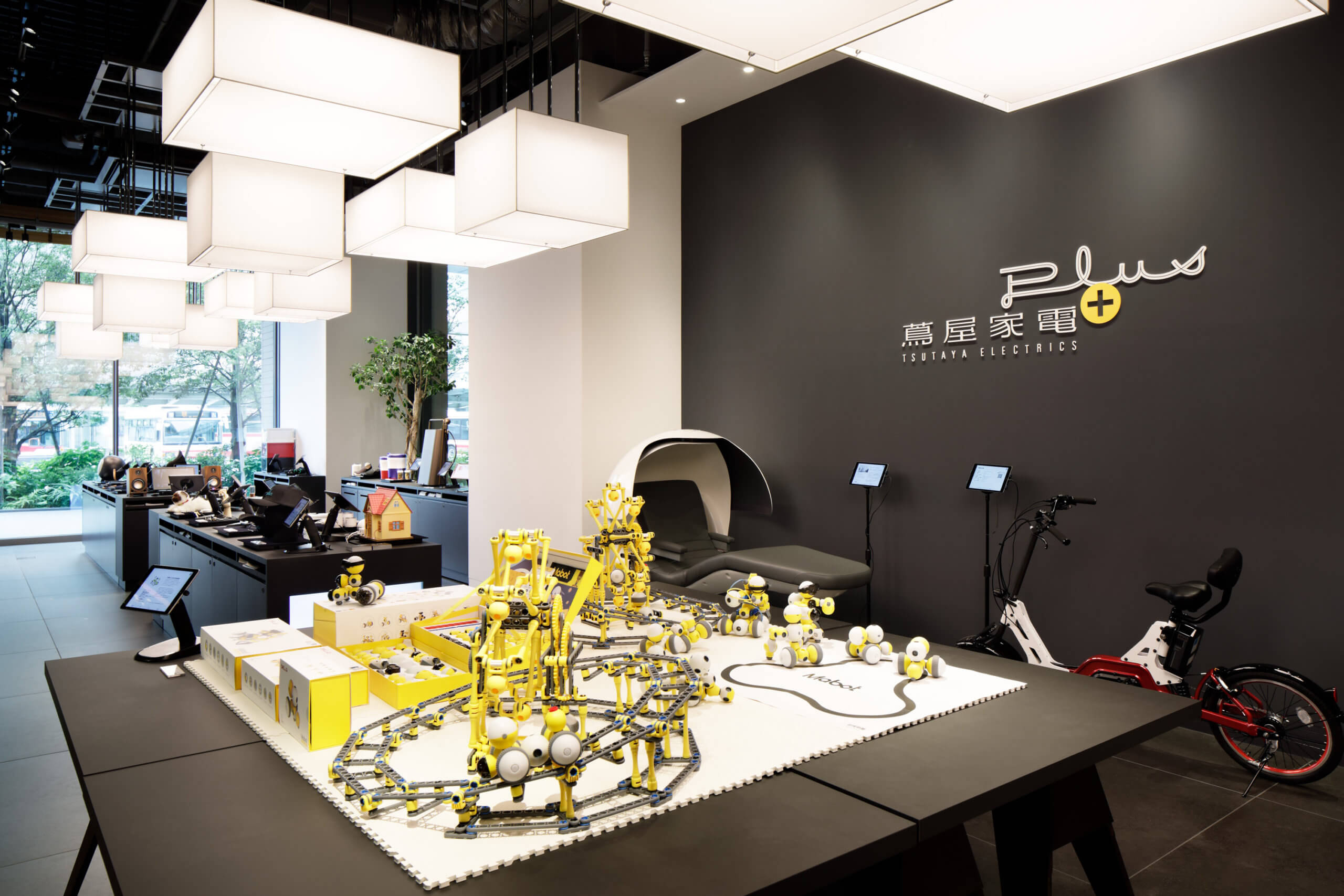 東京 二子玉川の蔦屋家電+に「冷風扇ヒヤミスト」と「携帯シャワー ウォシュレイ」が展示されています